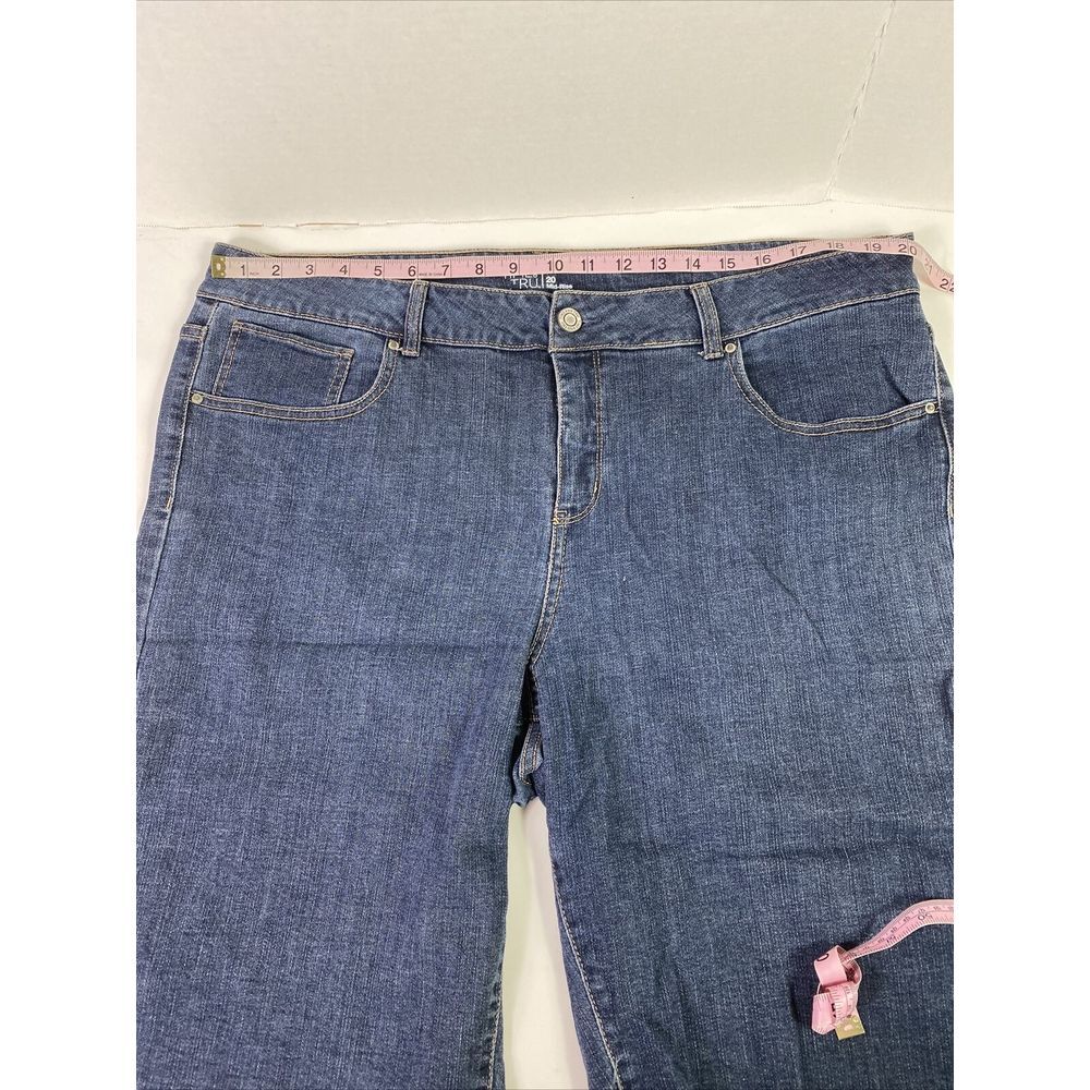 Time And Tru Shorts Bermuda Womens Size 20‎ Blue Denim Stretch Raw Hem mid rise - Picture 5 of 11